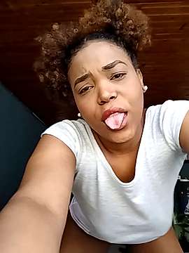 ShainaCurly naked stripping on cam for live sex video chat