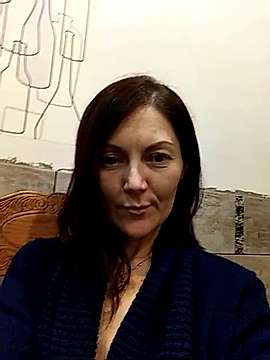 Sweetmirandaforu naked stripping on cam for live sex video chat