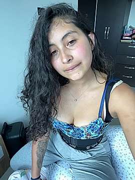 Sweety_lianna naked stripping on cam for live sex video chat