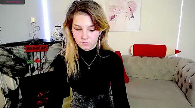 Tamia_Holinson naked stripping on cam for live sex video chat