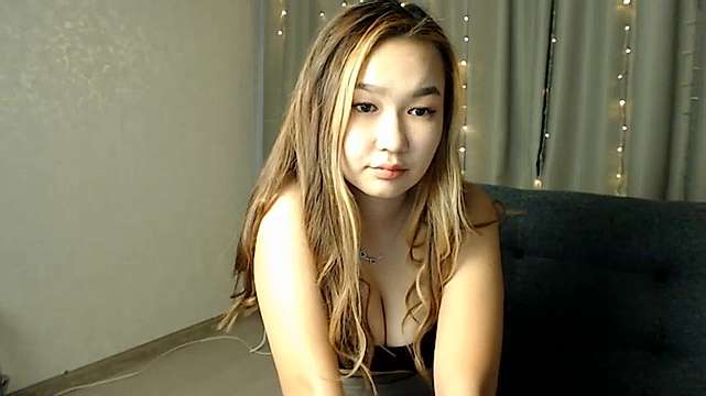 uki_chen naked stripping on cam for live sex video chat