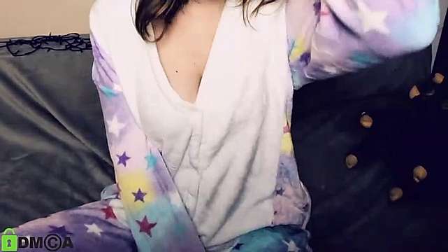 VellaBella naked stripping on cam for live sex video chat