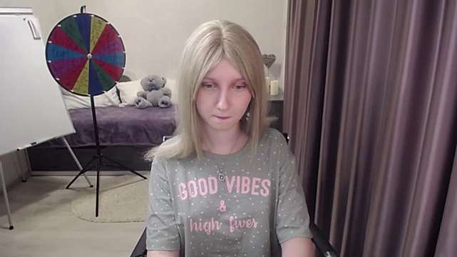 WonderfulLife naked stripping on cam for live sex video chat