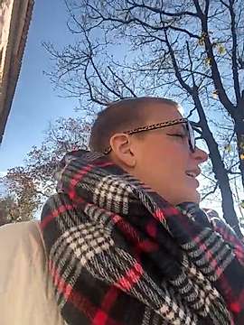 Yolana_4 naked stripping on cam for live sex video chat