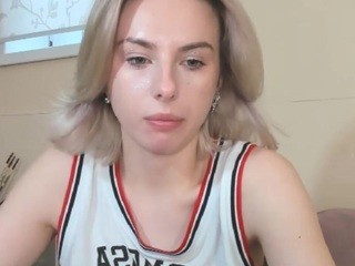 LucyRols nude on cam – live sex chat