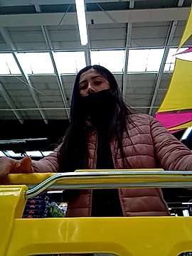HollyLeee naked stripping on cam for live sex video chat