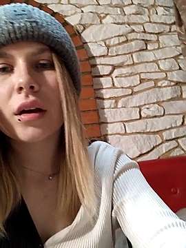 Mira_Cuddlies naked stripping on cam for live sex video chat