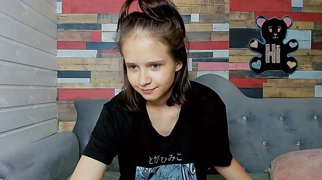 LindaMerinss naked stripping on cam for live sex video chat