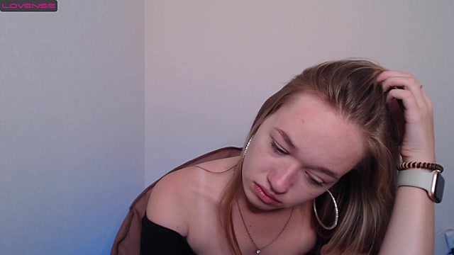Little_bee454 naked stripping on cam for live sex video chat