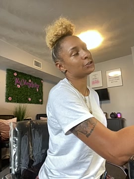 LolaBodyBunny naked stripping on cam for live sex video chat
