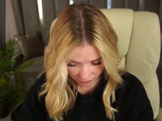 ElissaMoon nude on cam – live sex chat