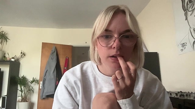 Flirty_Babe_Sarah naked stripping on cam for live sex video chat
