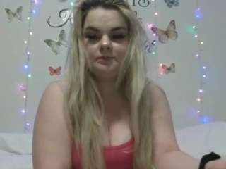 Lindsey-Mae nude on cam – live sex chat