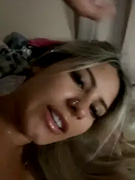 lariii_escobarr naked stripping on cam for live sex video chat