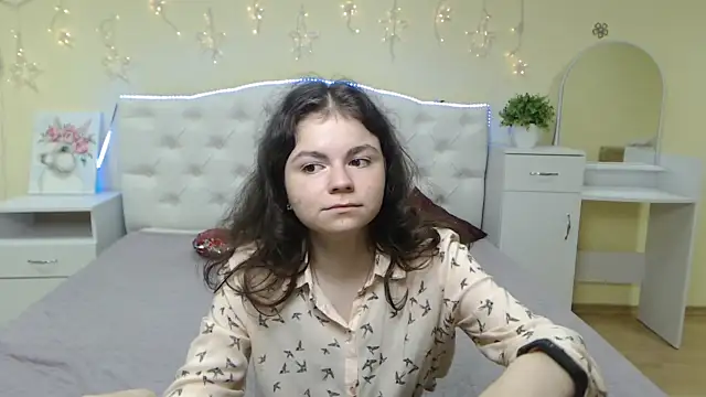 TinaRedly naked stripping on cam for live sex video chat