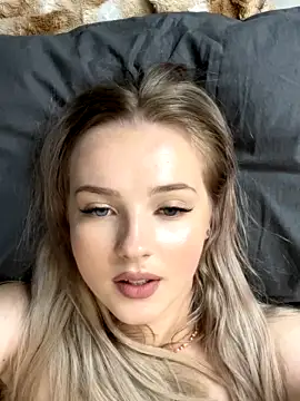 Julia_Wilsons naked stripping on cam for live sex video chat