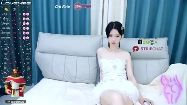 Kuromi— naked stripping on cam for live sex video chat