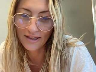 Iamwhitneyoc nude on webcam live hottest sex chat