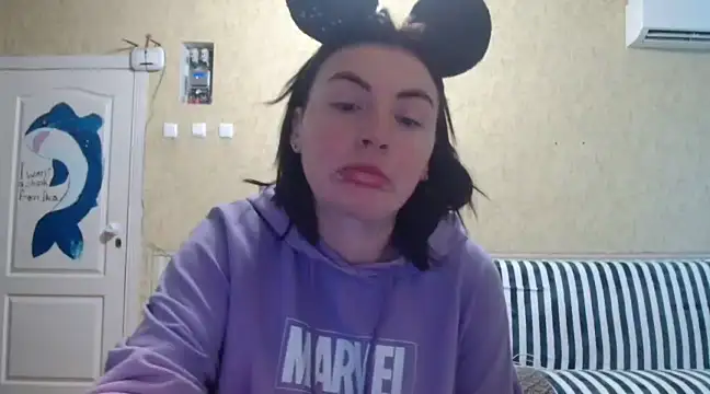 IccyLyet naked strip on webcam for live sex chat
