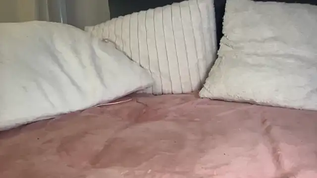 queencatx naked strip on webcam for live sex chat