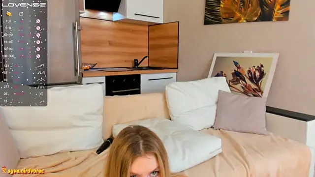 AshleyFollin naked strip on webcam for live sex chat