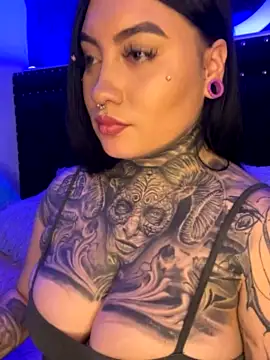 CloeeBeckam naked strip on webcam for live sex chat