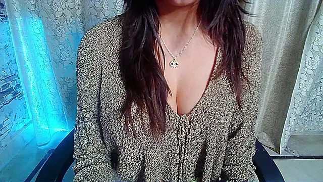 Aashika-Kaur naked strip on webcam for live sex chat