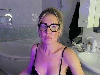 PhoebeeHolywelll nude on webcam live hottest sex chat
