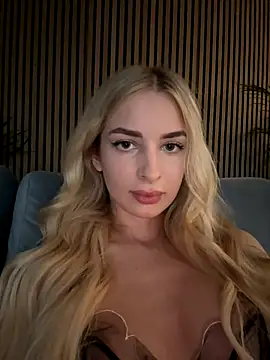 EvieEvans naked strip on webcam for live sex chat