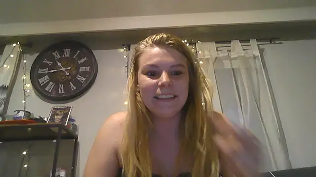 Petite_Blonde naked strip on webcam for live sex chat