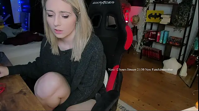 Lisaonthemoon naked strip on webcam for live sex chat