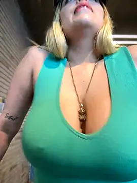 Alirawrz naked strip on webcam for live sex chat