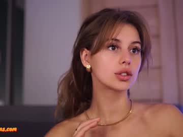 Ari Nudes and Live Cam