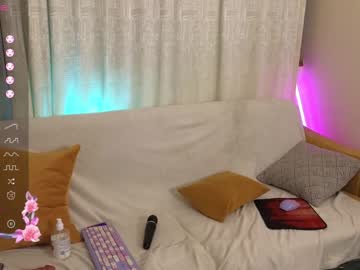 Aysi Nudes and Live Cam