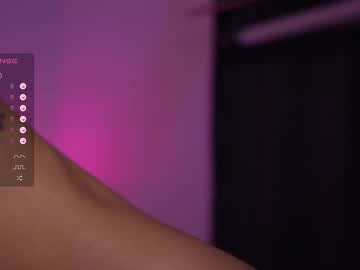 Ezra Nudes and Live Cam