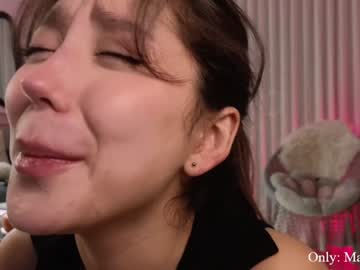 Maxine Nudes and Live Cam