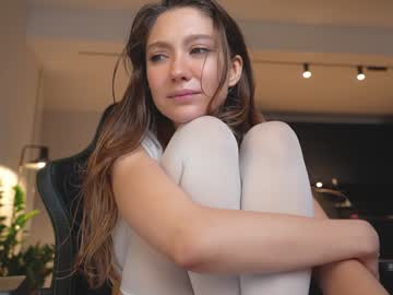 Mia Nudes and Live Cam