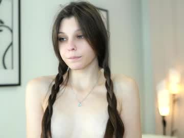 Naomi Nudes and Live Cam