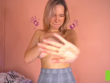 Tella Nudes and Live Cam
