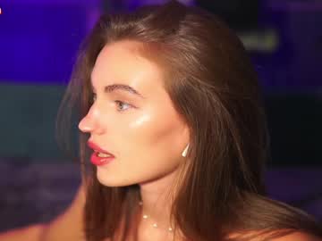 Holly Nudes and Live Cam