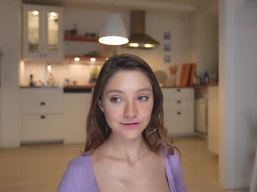 Mia Nudes and Live Cam