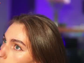 Holly Nudes and Live Cam