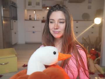 Mia Nudes and Live Cam