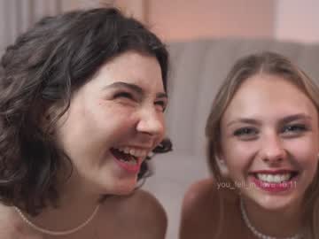Elizabeth (brunette) — Darline (blonde) (/chaturbate.com/darlinechapel/) Nudes and Live Cam