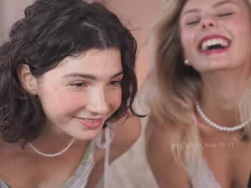 Elizabeth — Darline (/chaturbate.com/darlinechapel/) Nudes and Live Cam