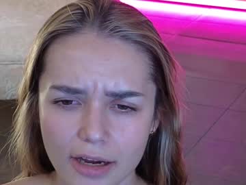 Eva Nudes and Live Cam