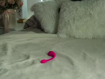 Lina Nudes and Live Cam