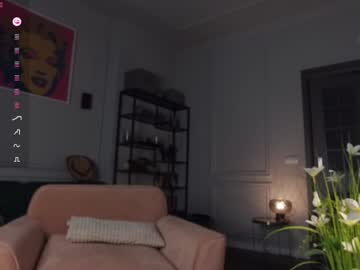 Mary Nudes and Live Cam