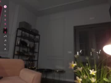 Mary Nudes and Live Cam