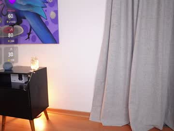 Mia Nudes and Live Cam